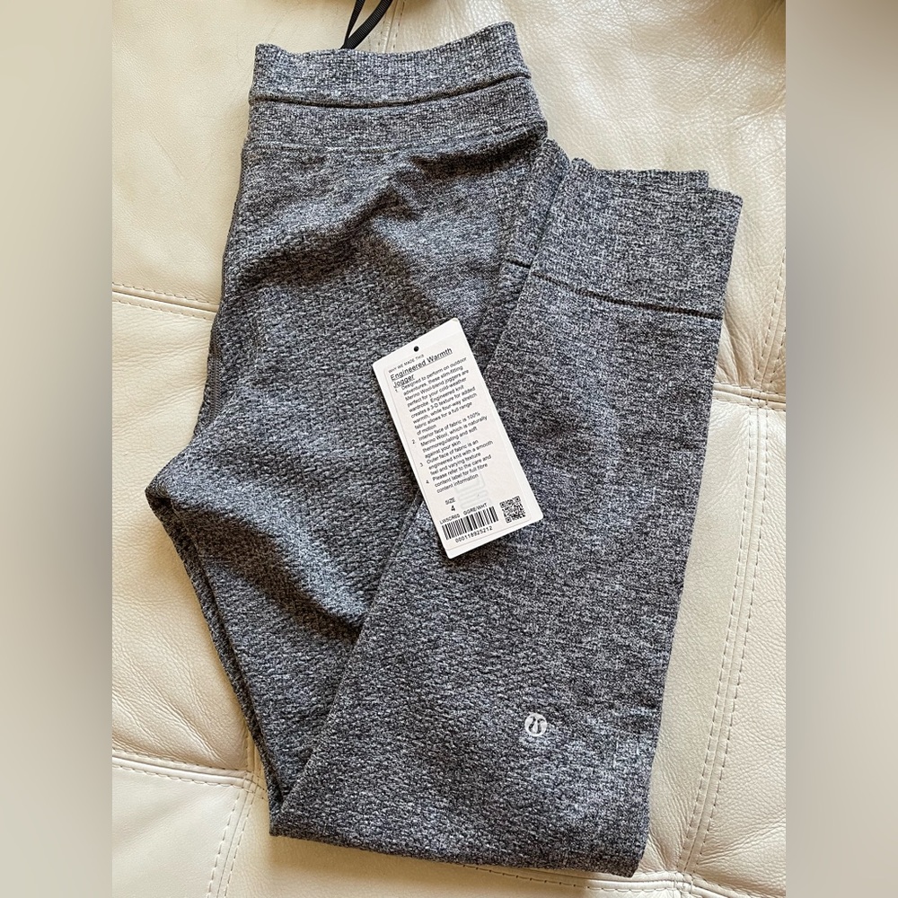 Lululemon Engineered Warmth Jogger Graphite Grey/ White, sz4